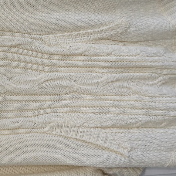 Cable knit poncho style sweater - Picture 3 of 5